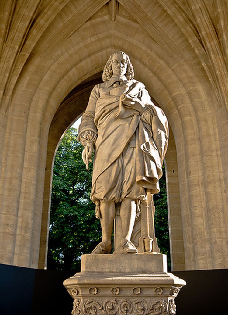 pascal-blaise-11-statue-max.jpg