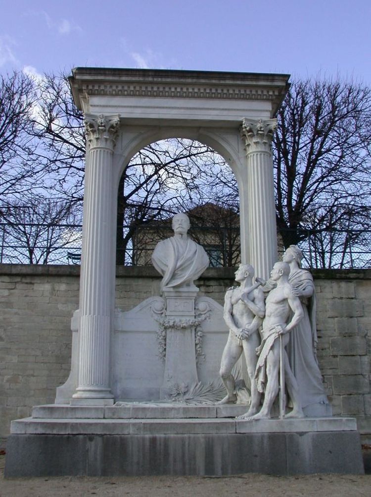 tuileries-jardin-des-statue-de-waldeck-rousseau-01-max.jpg