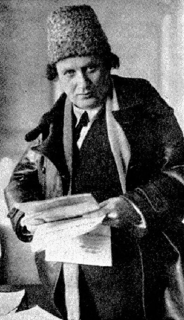 zinoviev-grigory-05-max.jpg