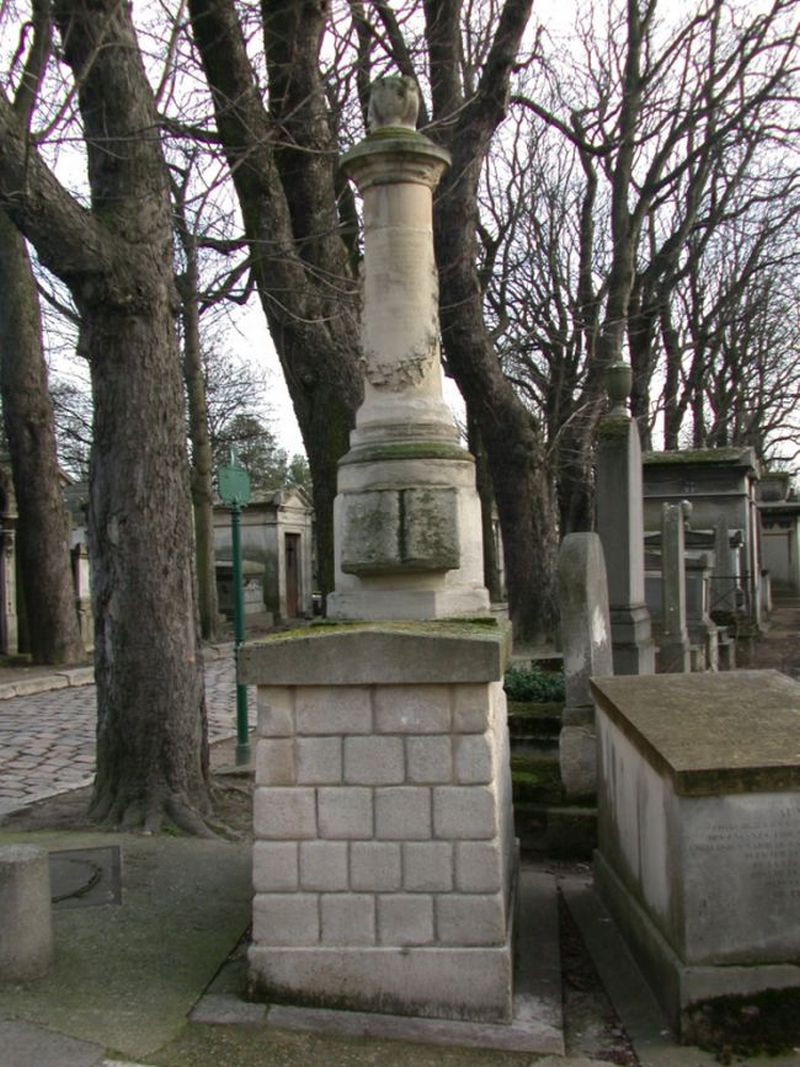 pere-lachaise-delescluze-charles-49eme-section-02-max.jpg