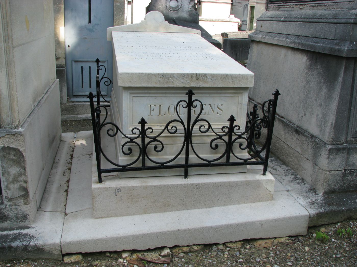 pere-lachaise-flourens-gustave-66eme-division-06-max.jpg