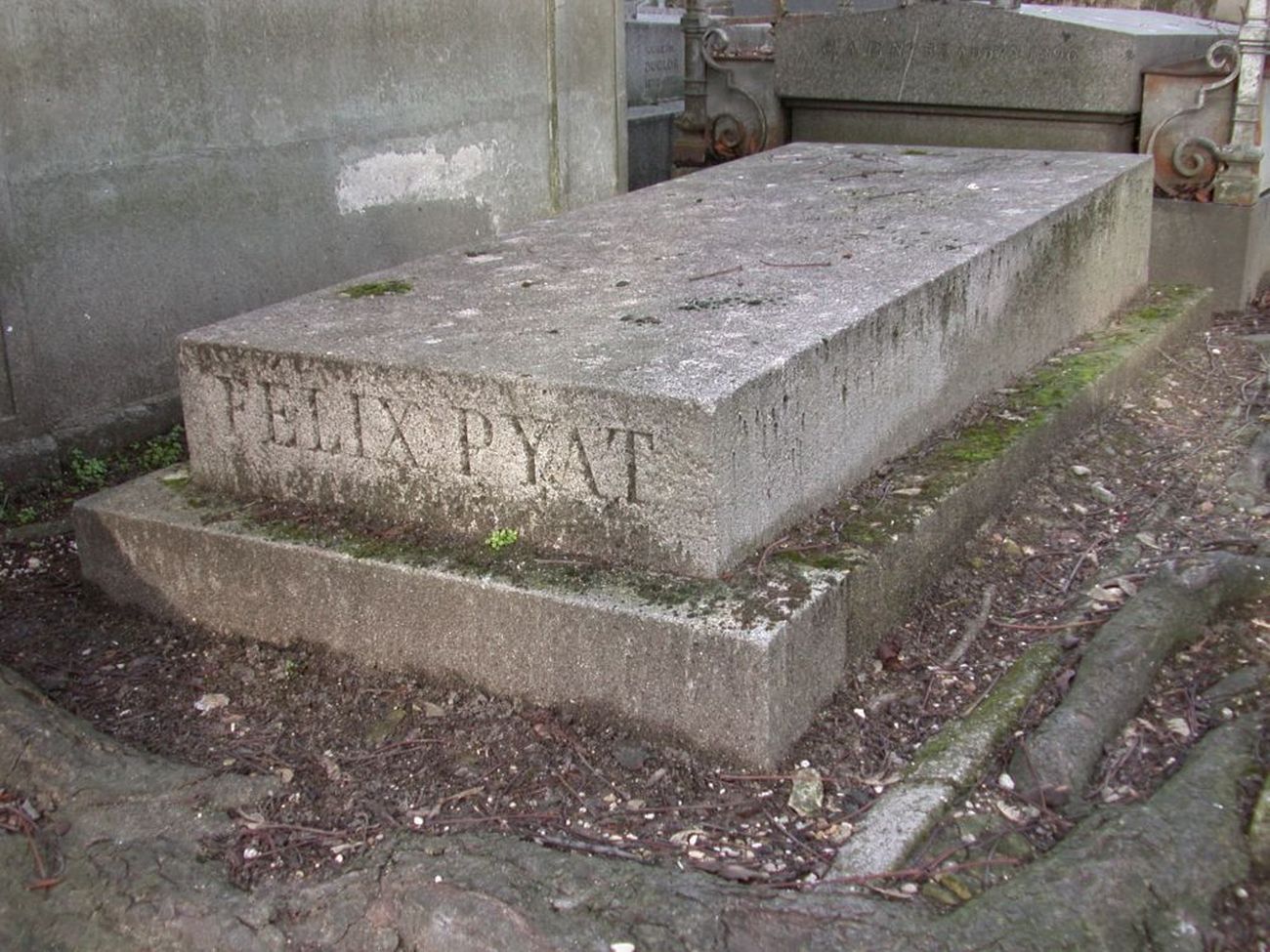 pere-lachaise-pyat-felix-46eme-section-02-max.jpg