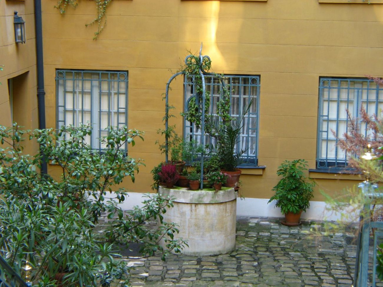 estrapade-rue-de-l-9-facade-puits-07-max.jpg