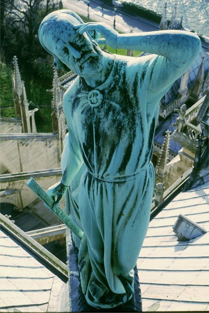 viollet-le-duc-eugene-10-statue-fleche-notre-dame-max.jpg