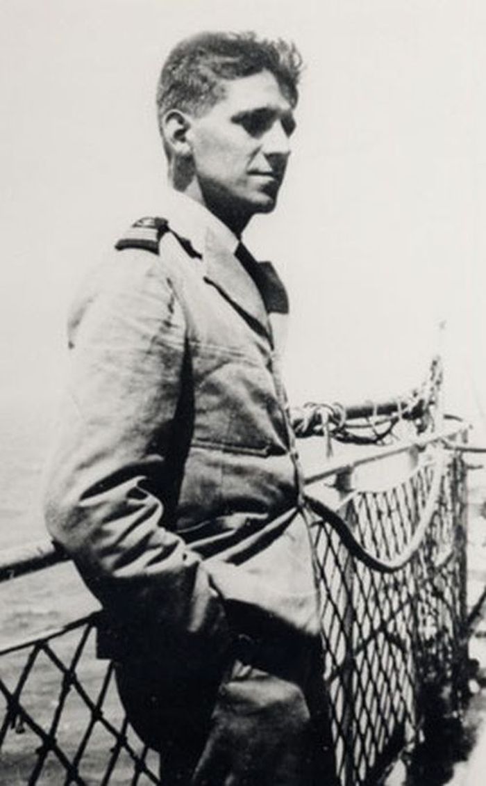 d-estienne-d-orves-honore-d-09-max.jpg