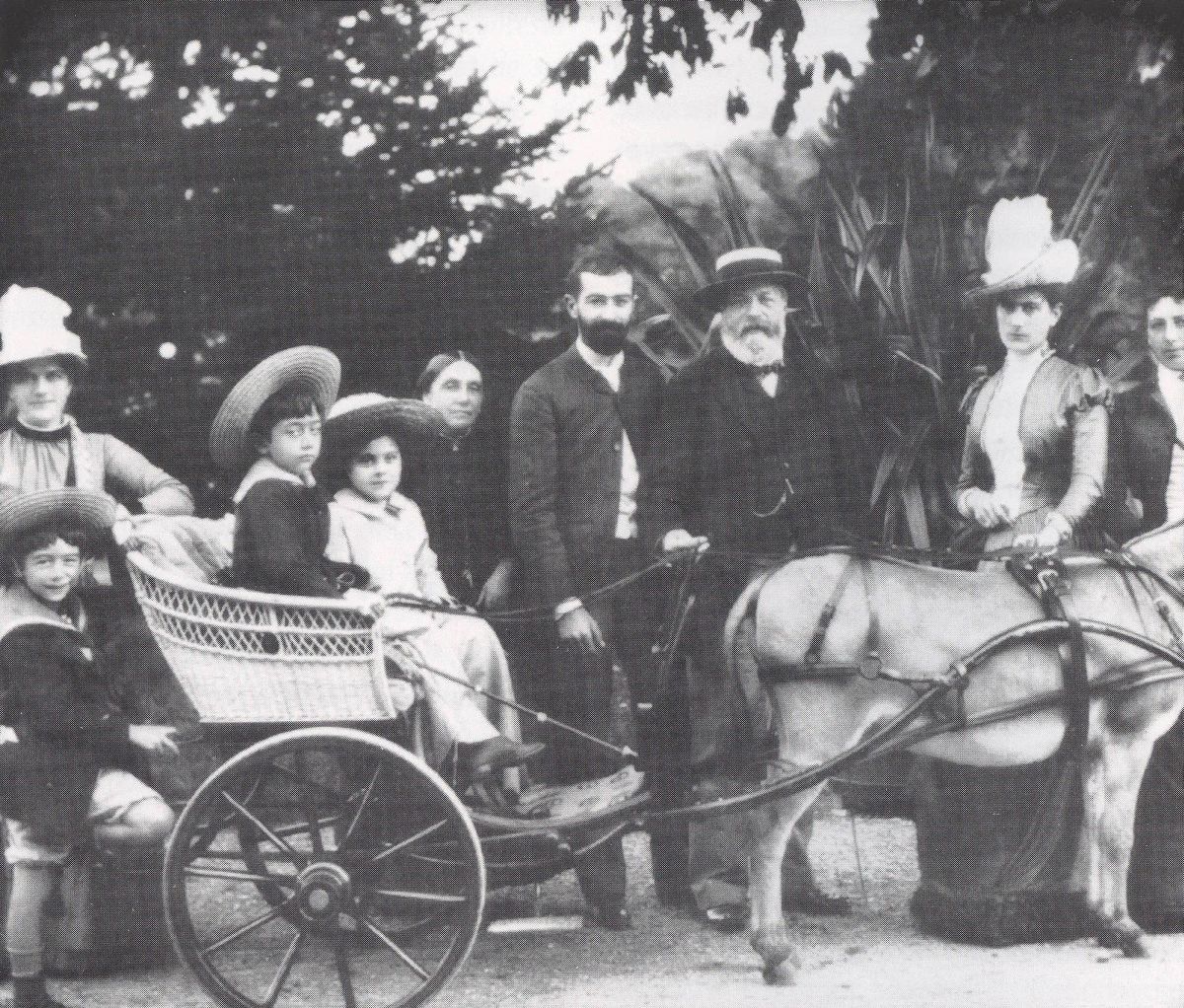 pereire-isaac-31-famille-max.jpg