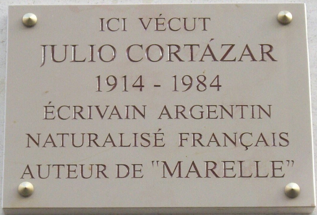 Plaque Julio Cortázar, 4 rue Martel, Paris 10e par Mu, Wikimedia