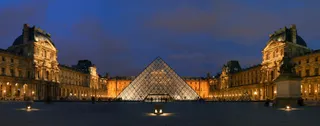La pyramide du Louvre et la cour Napoléon, de nuit
