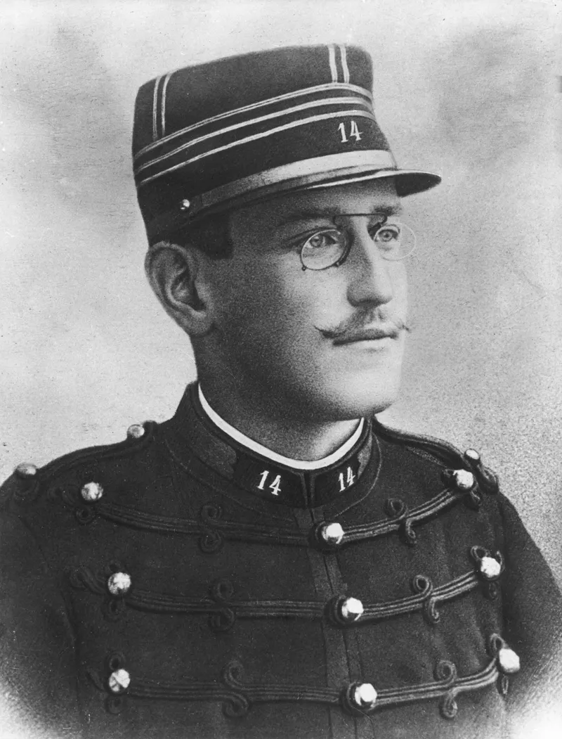 Le capitaine Dreyfus est arrêté au ministère de la Guerre