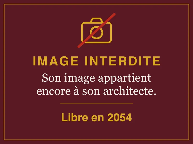 Écriteau : image interdite. Son image appartient encore à son architecte (Garde-meuble Odoul : Eugène Beaudouin et Marcel Lods). Image libre le 1er janvier 2054.