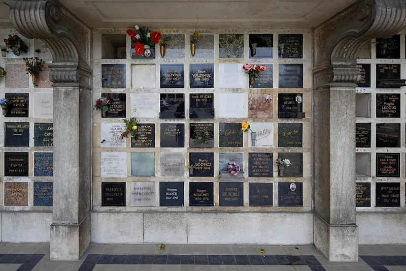 Photographie : case d’Alexandre Potressov au columbarium, cimetière du Père-Lachaise