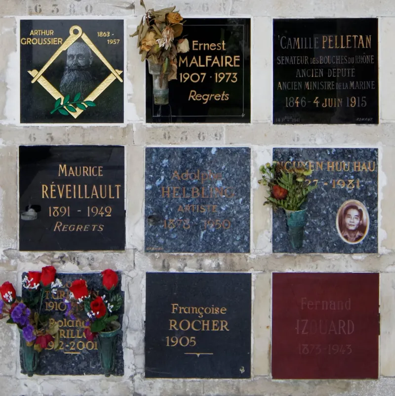 Photographie : case d’Arthur Groussier au columbarium, cimetière du Père-Lachaise