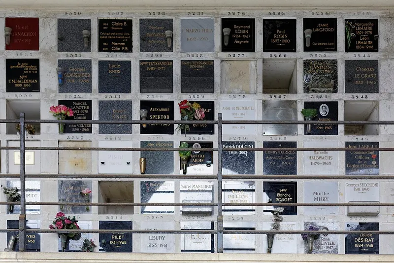 Photographie : case d’Henry Torrès au columbarium, cimetière du Père-Lachaise