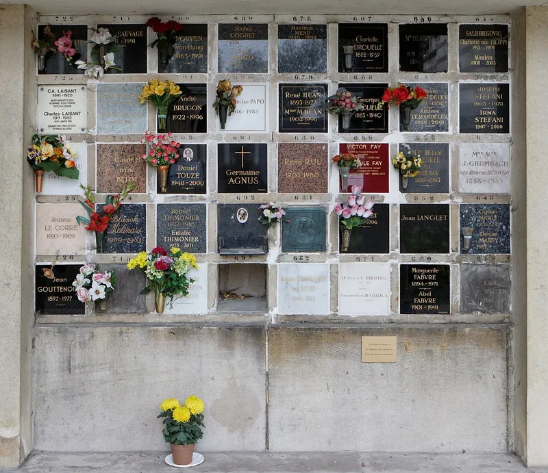 Photographie : case de Charles-Ange Laisant au columbarium, cimetière du Père-Lachaise