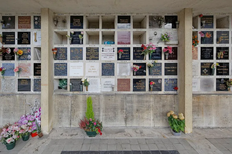 Photographie : case de Jean Poperen au columbarium, cimetière du Père-Lachaise