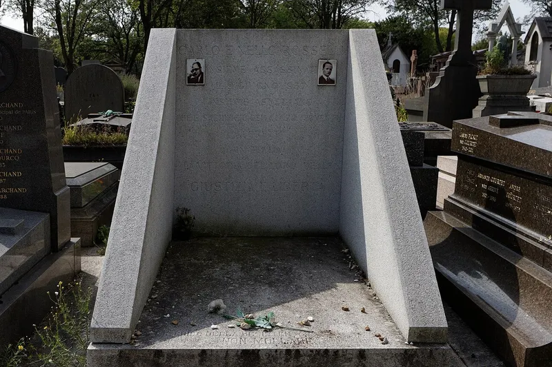 Photographie : le cénotaphe des frères Rosselli au cimetière du Père-Lachaise