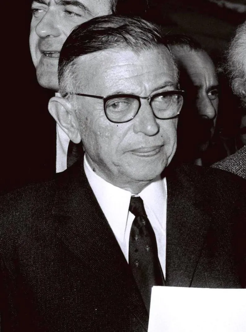 Sartre expose pour la première fois l'existentialisme devant une salle comble et lance la philosophie de l'après-guerre