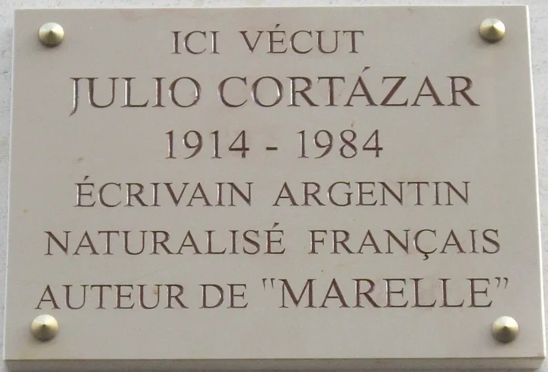Plaque Julio Cortázar, 4 rue Martel, Paris 10e par Mu, Wikimedia