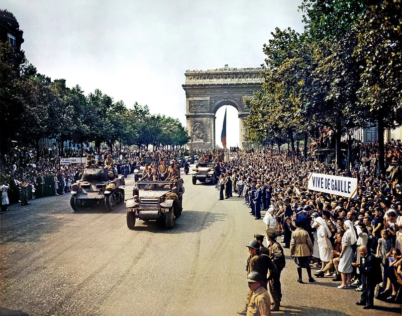 Place Saint-Michel, Hôtel de Ville, Préfecture de Police : Paris se soulève le 19 août 1944