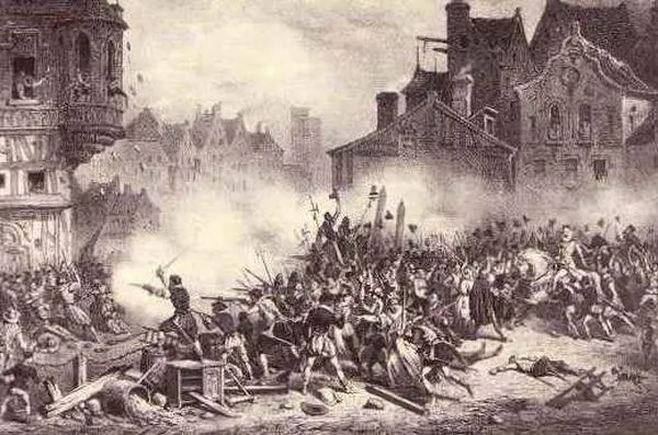 Gravure : combat de rue devant des barricades de tonneaux, maisons à pignons