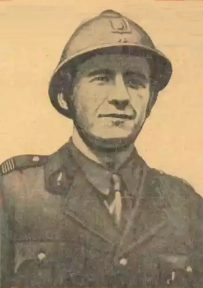 Pierre Georges, futur colonel Fabien, incendie le garage de la Wehrmacht au boulevard Pershing