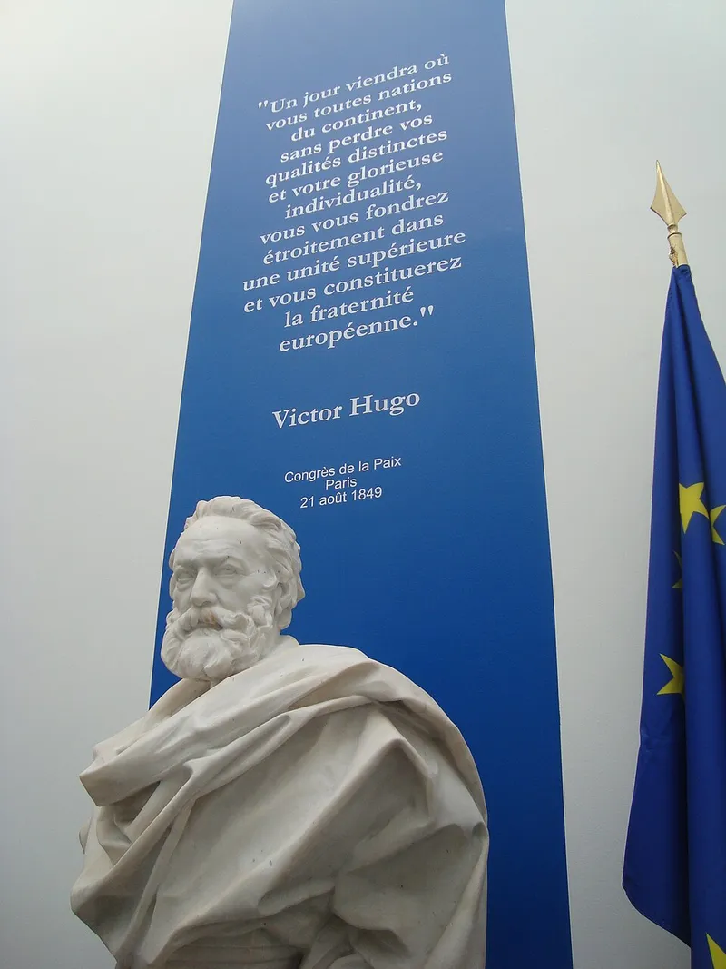 Victor Hugo prononce les mots "États-Unis d'Europe" au Congrès international de la Paix