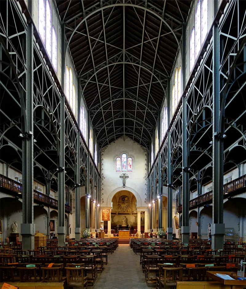 L'intérieur avec les structures métalliques. Photo: Velvet Wikimedia