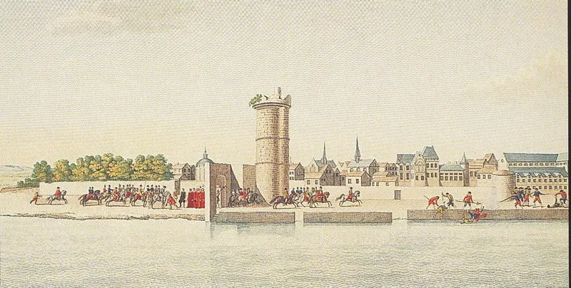 Vue coloriée : au bord de la Seine, une haute tour ronde et une porte dans le rempart ; des cavaliers et un cortège longent le quai