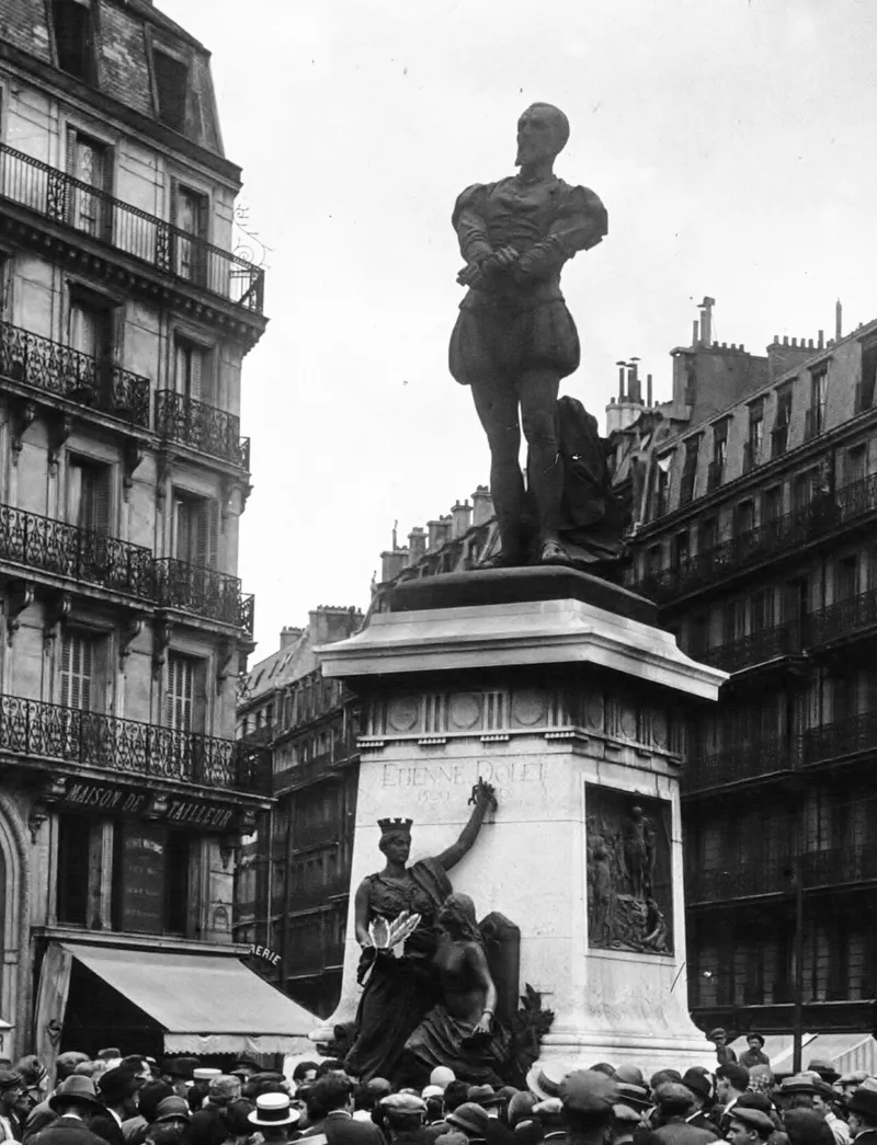 Étienne Dolet est brûlé vif place Maubert pour avoir nié l'immortalité de l'âme