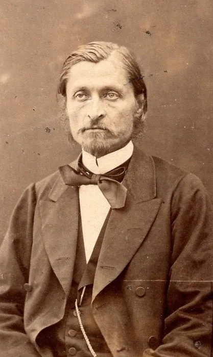 Photographie : portrait de Tony Moilin, moustache et barbiche