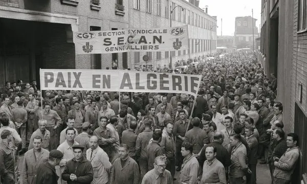 Expulsion par la SFIO suite à une demande du retrait...