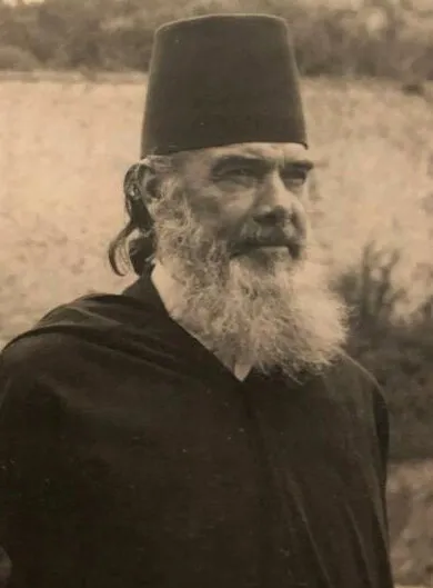 Messali Hadj s'installe à Paris en garni et devient le premier à réclamer publiquement l'indépendance de l'Algérie