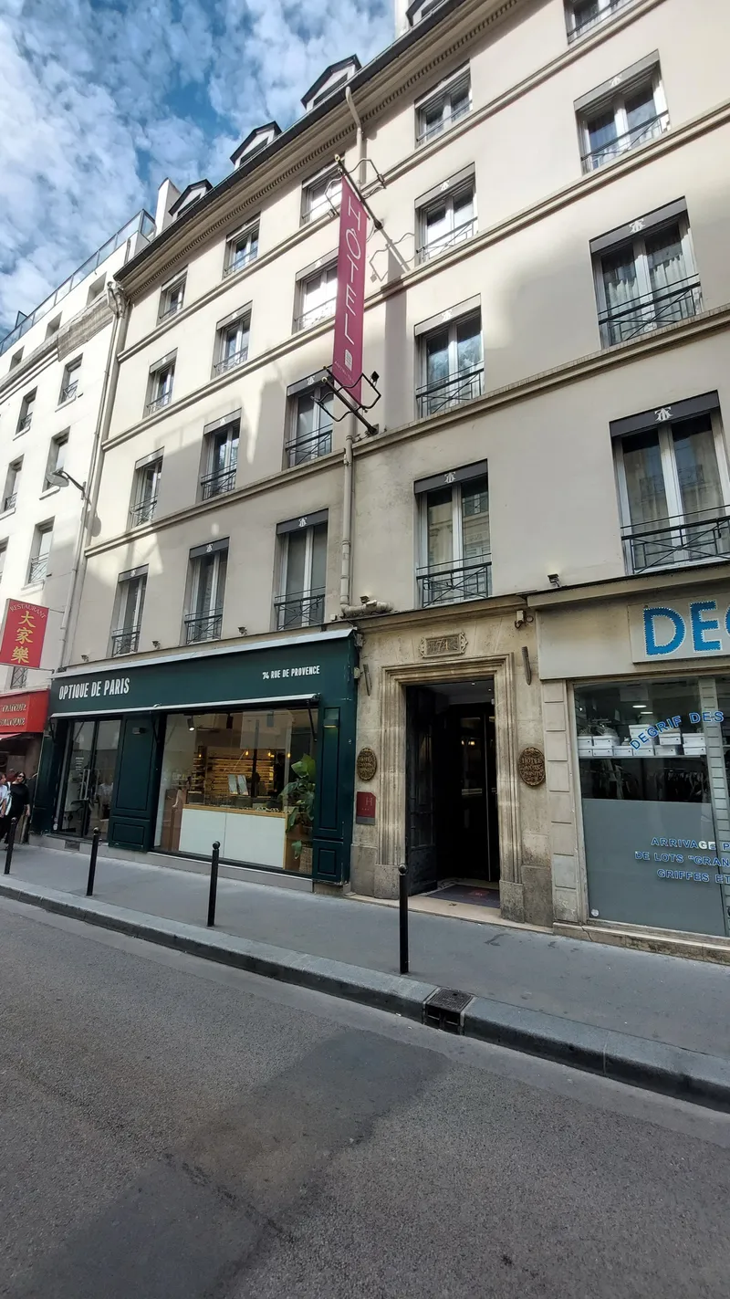 La façade de l’ancien hôtel Paris-Opéra, 76 rue de Provence