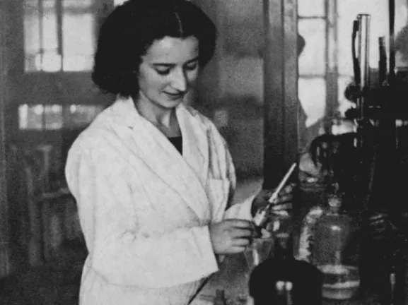 Labo de chimie du PCF ; fabrication de grenades et de détonateurs pour l'Organisation spéciale