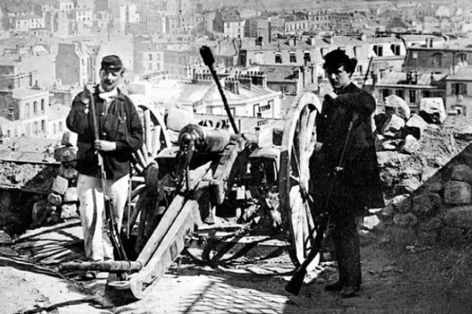 Le poste de garde de la rue des Rosiers subit une violente fusillade de la part des troupes du général Lecomte