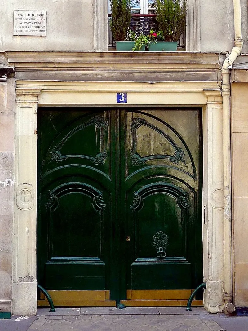 Lénine est hébergé chez un exilé russe lors de son premier séjour à Paris où il donne une conférence