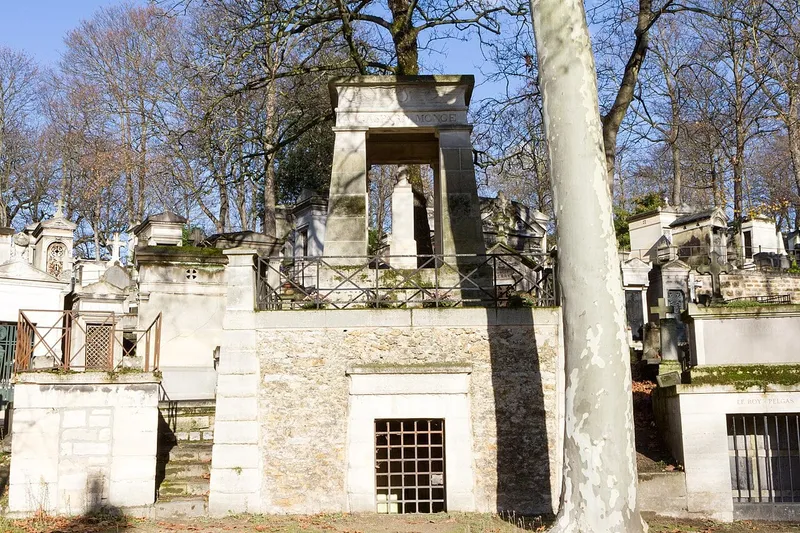 Photographie : le monument de Gaspard Monge au cimetière du Père-Lachaise