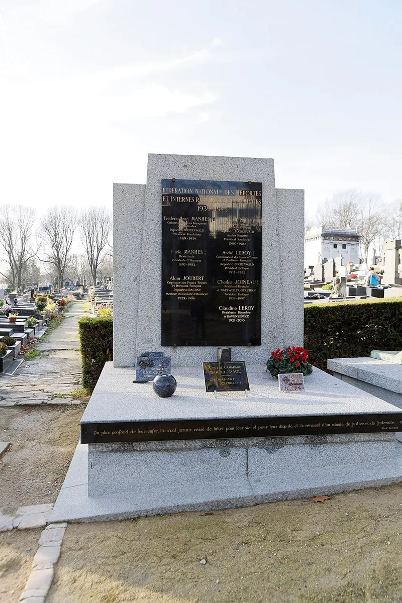 Photographie : monument de la Fédération nationale des déportés et internés résistants et patriotes au cimetière du Père-Lachaise
