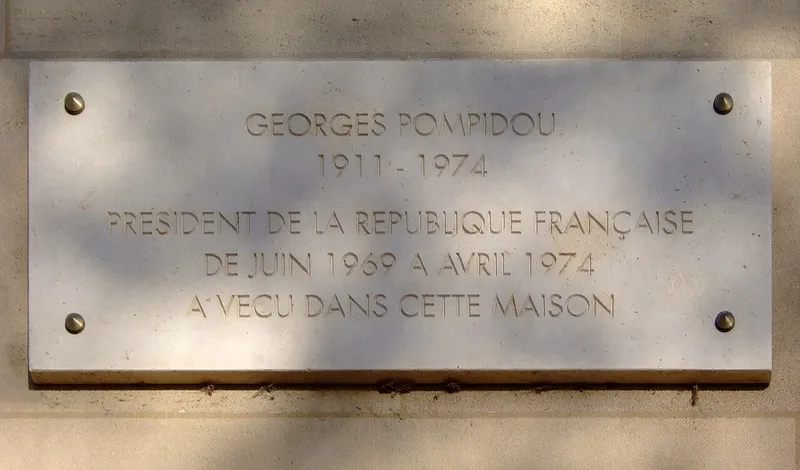 Plaque dédiée à Geogres Pompidou, 24 quai de Béthune, Wikimedia