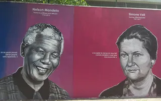 Ernesto Novo inaugure le Mur de la Paix dans la cour du collège Edmond Michelet, rue de l'Ourcq