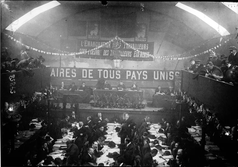 À la Bellevilloise, le congrès socialiste de 1918 met fin à l'union sacrée et prépare la rupture de Tours