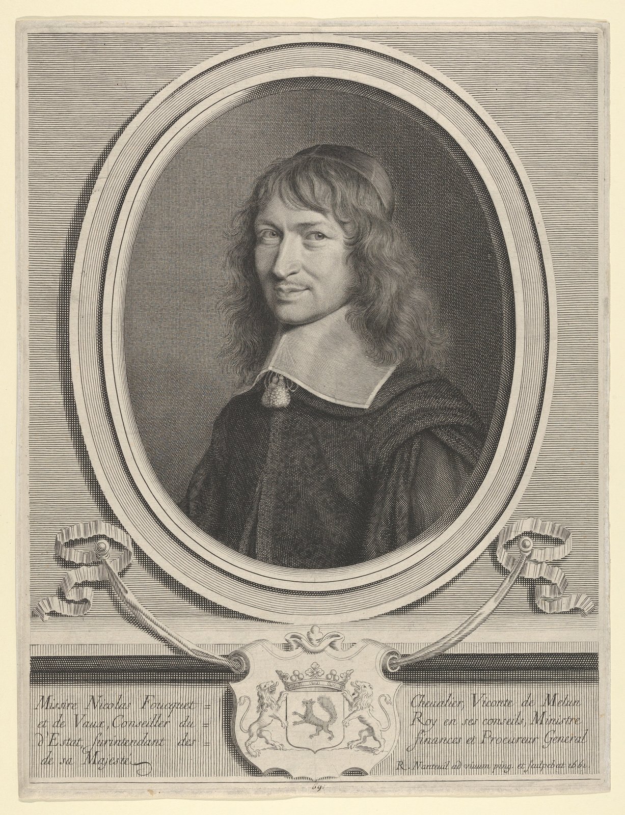 Gravure : portrait en buste de Nicolas Fouquet, cheveux longs, rabat blanc, dans un médaillon ovale au-dessus de ses armes