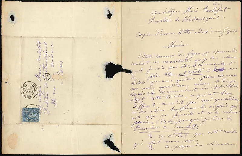 Manuscrit : une lettre de Louise Michel adressée au citoyen Henri Rochefort, directeur de L’Intransigeant, sur papier jauni, avec un timbre