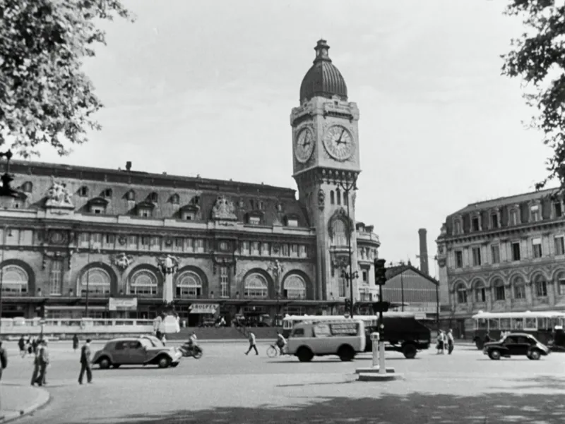 Retrouvailles à la gare de Lyon dans "La Traversée de Paris"