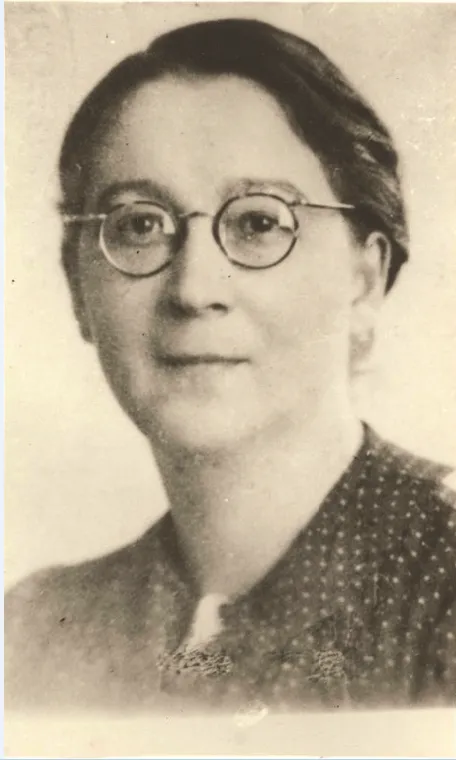Rose Valland note en secret au Jeu de Paume la destination des œuvres d'art volées par les nazis