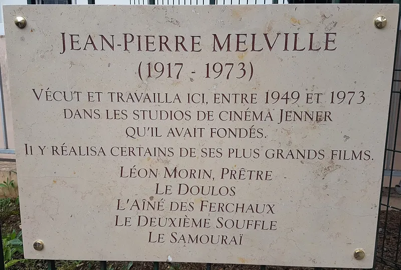 Studios Jenner de Melville, il y habite aussi