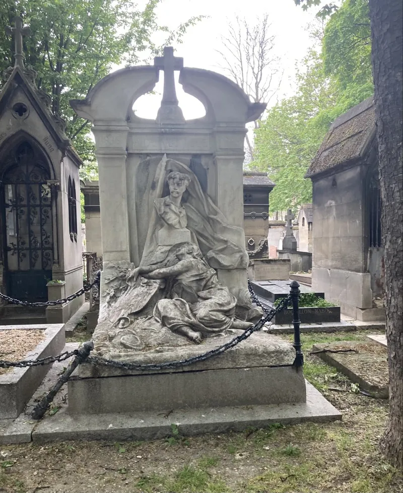 Photographie : la tombe d'Alphonse de Neuville au cimetière de Montmartre