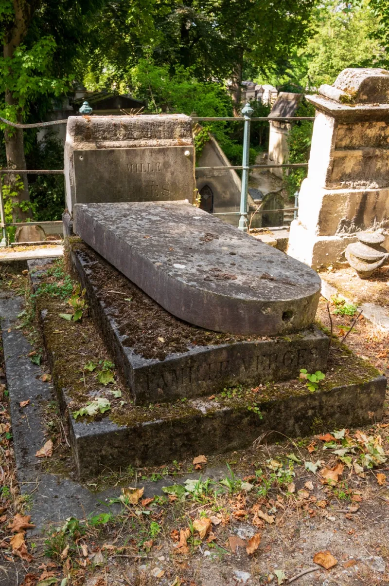 Photographie : la tombe d'Alphonse Vergès au cimetière du Père-Lachaise