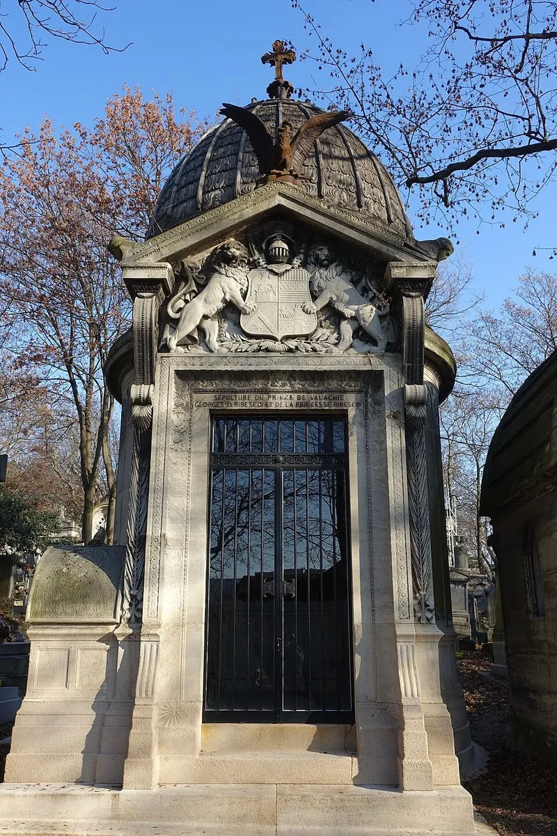 Photographie : la tombe d'Anna de Noailles au cimetière du Père-Lachaise