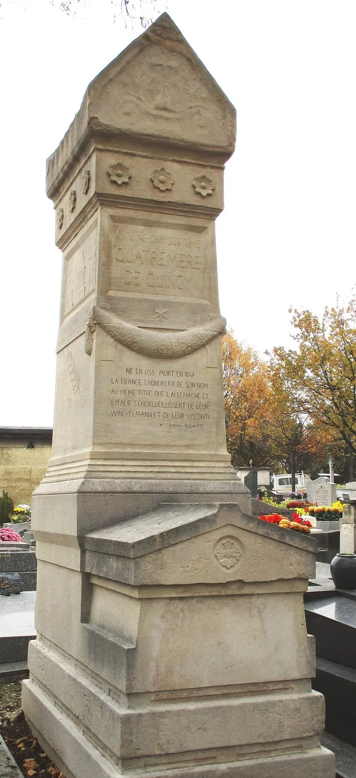 Photographie : la tombe d'Antoine Chrysostome Quatremère de Quincy au cimetière du Montparnasse
